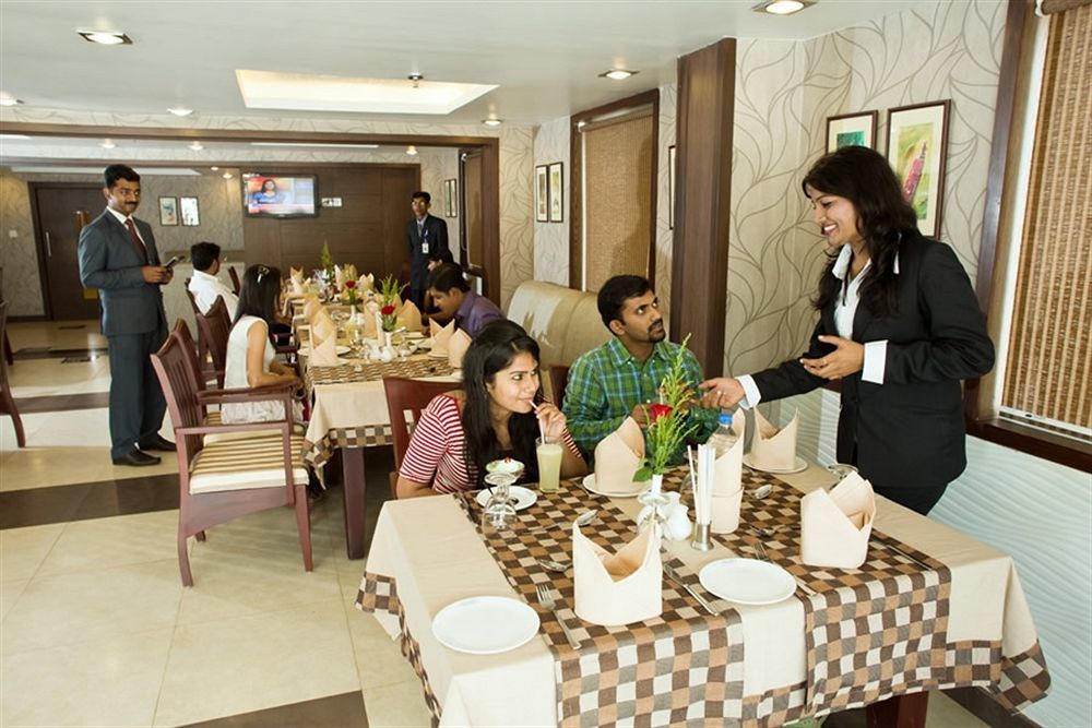 Hotel Pookodans International Kondotty Экстерьер фото